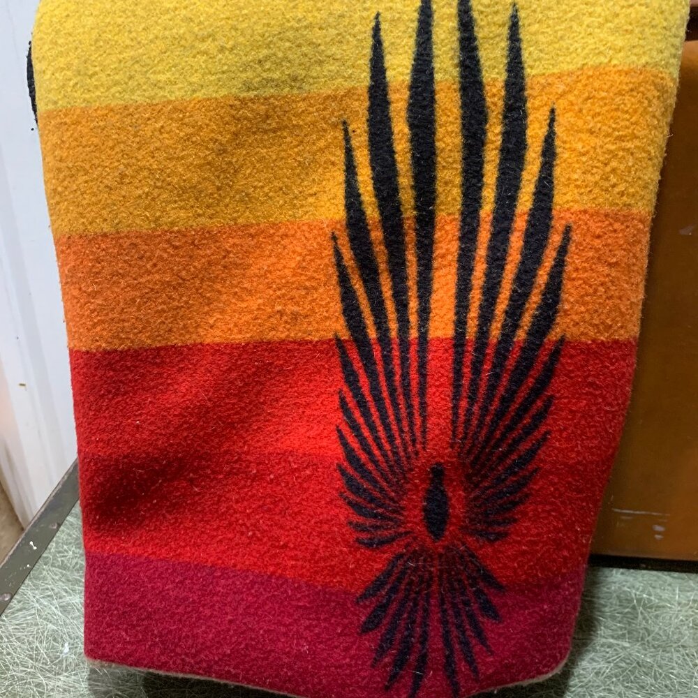 VINTAGE BEAVER STATE REG. PENDLETON WOOLEN MILLS ROBES SHAWLS BLANKETS